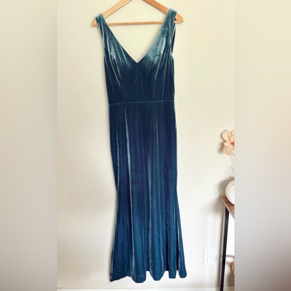 Revelry Dakota Gown - Picture 3 of 7